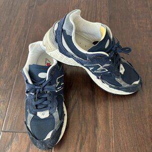 New Balance 2002R N-ergy Sneakers – M2002RDK – Size US 11